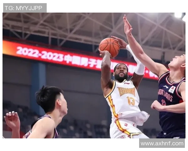 威姆斯抢断助力球队逆转胜利展现出色防守能力与比赛智慧 威姆斯抢断助力球队逆转胜利展现出色防守能力与比赛智慧